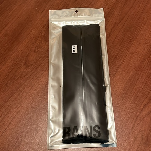 Rains Waterproof Mini Unisex Backback with Stap Sleeves - Picture 11 of 12